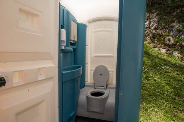 Best Portable restroom trailer rental  in Glen Carbon, IL